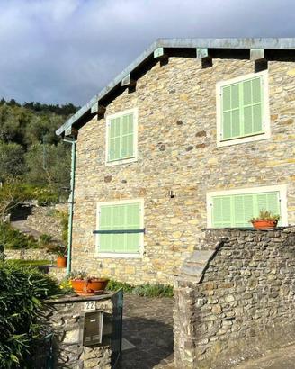 Rustico / Casale di 205 m² con più di 5 locali a C