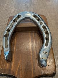 Ferro di cavallo portafortuna artigianale, mobile.