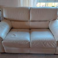 Divano in pelle da salotto. Prezzo trattatabile
