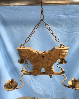 Lampadario in legno e ferro