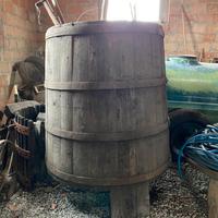 Tino in legno per uva