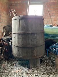 Tino in legno per uva