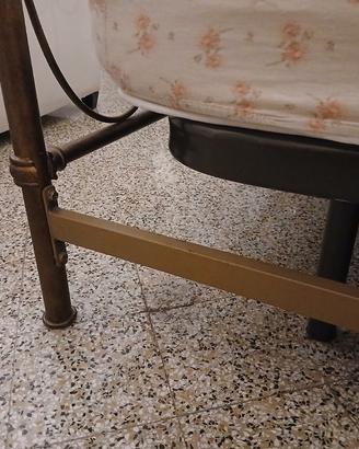 letto in ferro battuto colore oro imbrunito