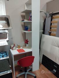 scrivania libreria sedia cameretta 