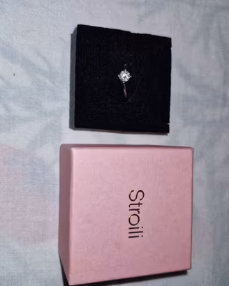 Anello in oro con zircone