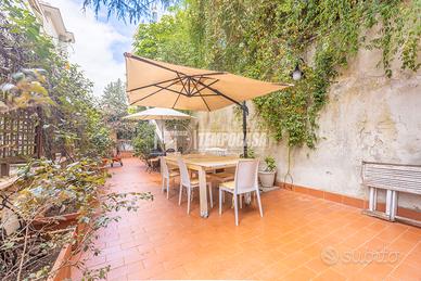 MERAVIGLIOSO TRILOCALE CON AMPIO TERRAZZO