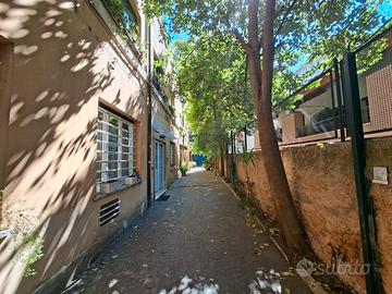 Trastevere - locale magazzino ad uso abitativo