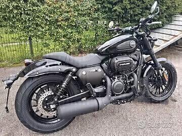Keeway V-Cruise 125-MOTORE A LIQUIDO-V2-NERO