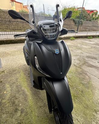 Piaggio Beverly 400 Deep Black – Aprile 2024