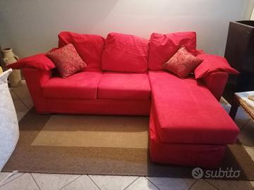 Divano rosso tipo velluto