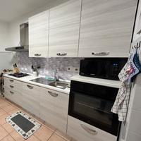 Cucina Lineare con penisola