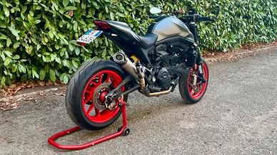 Ducati Monster 937 + depo a libretto per a2