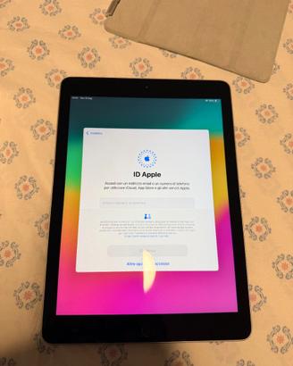 iPad 6ª Generazione 128 GB completo di accessori