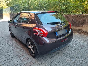 Peugeot 208 2012