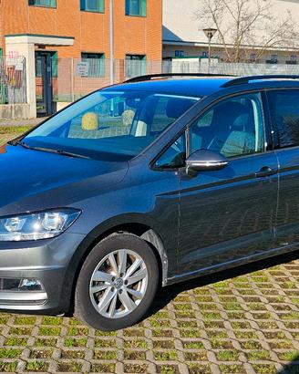 🚗 Volkswagen Touran 1.5 TSI EVO DSG Business 7 P