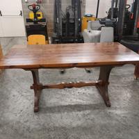 Tavolo in legno massello
