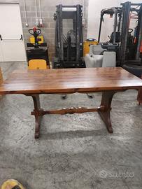 Tavolo in legno massello