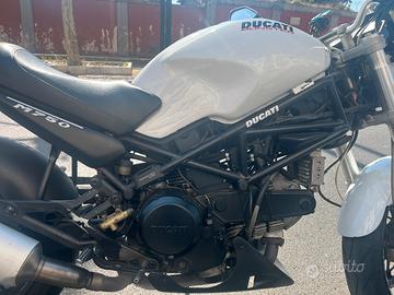 Ducati monster 750 2000
