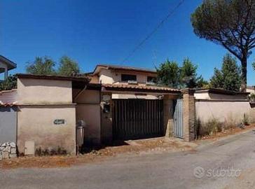 Villa a Roma (RM)