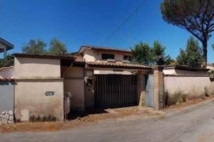 Villa a Roma (RM)