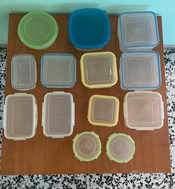 13 contenitori per alimenti e  oggetto a scelta