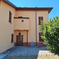 Trif. ristrut + n.3 garage+ area verde + terreno