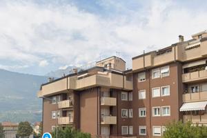 AMPIO GARAGE di comodi accessi e ampie corsie