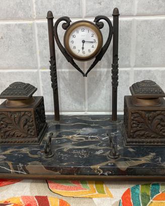 Vecchio Calamaio marmo/bronzo con orologio veglia