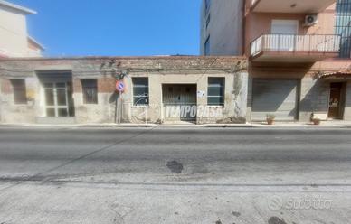 AMPIO LOCALE DEPOSITO NELLA ZONA DI GIAMMORO.