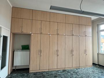 Armadio da ufficio a tutta parete in perfetto stat