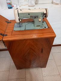macchina da cucire Necchi 