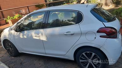 Pegeout 208 2018 carrozzeria da aggiustare