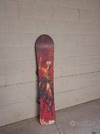 tavola snowboard con attacchi 