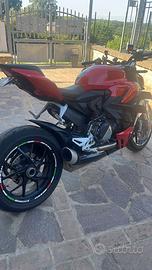 Ducati Streetfighter v2