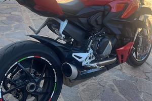 Ducati Streetfighter v2
