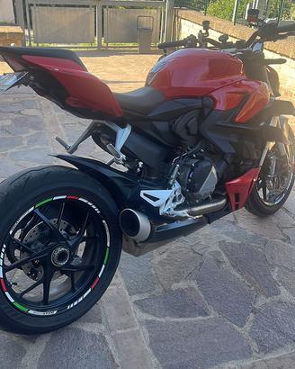 Ducati Streetfighter v2