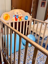 Lettino con sponde in legno