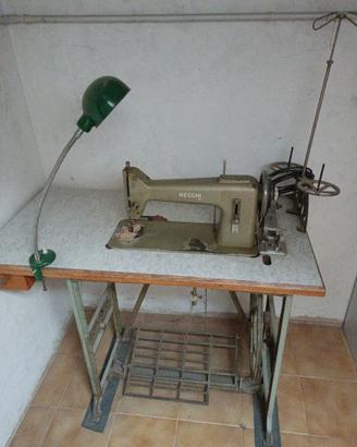 Macchina da cucire Necchi