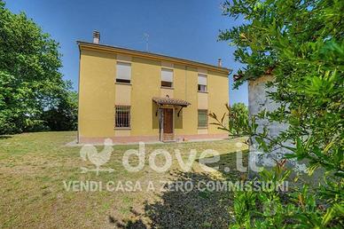 Casa indipendente di 476 m² con più di 5 locali a 