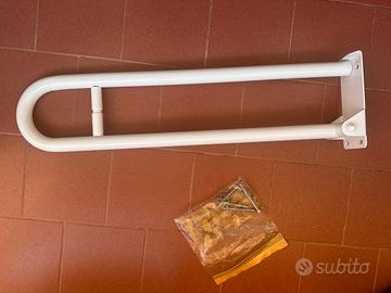 Maniglione ribaltabile disabili per il bagno