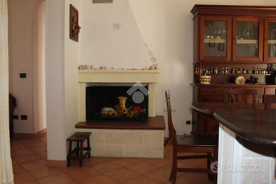 4 LOCALI A SAN VITO DEI NORMANNI