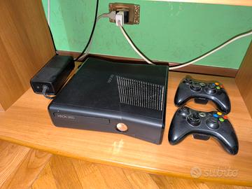 Xbox 360 Slim  + joystic+ ricaricatore senza fili 