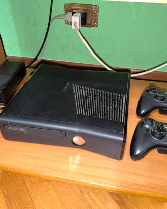Xbox 360 Slim  + joystic+ ricaricatore senza fili 