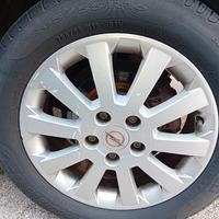 Ruote complete, consegna a mano.