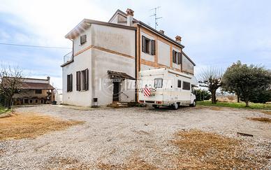 Casa indipendente a Castel Bolognese 4 locali