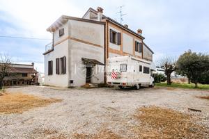 Casa indipendente a Castel Bolognese 4 locali
