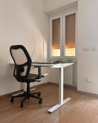 Scrivania IKEA regolabile in altezza 120x70