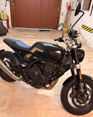 Moto Brixton CROSSFIRE 500