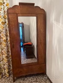 Armadio legno con specchio e cassettone