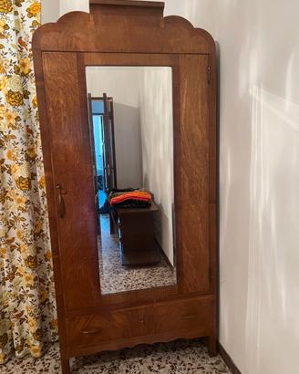 Armadio legno con specchio e cassettone